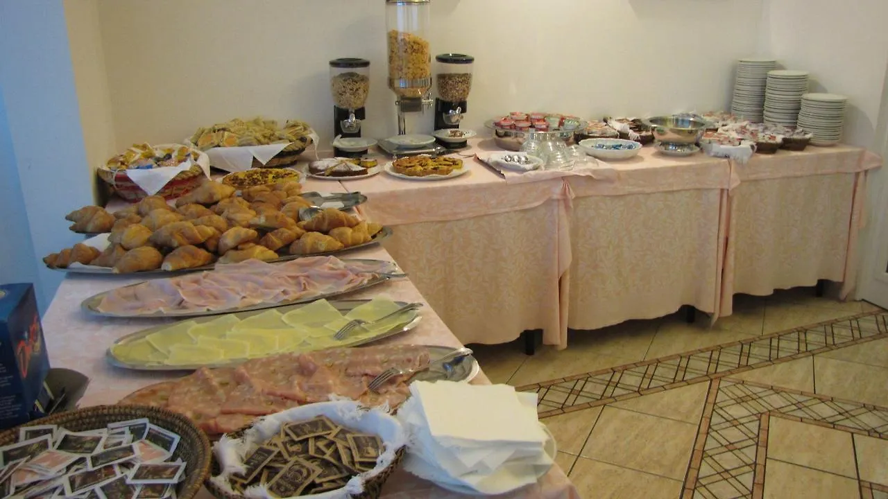 Hotel Caruso ريميني